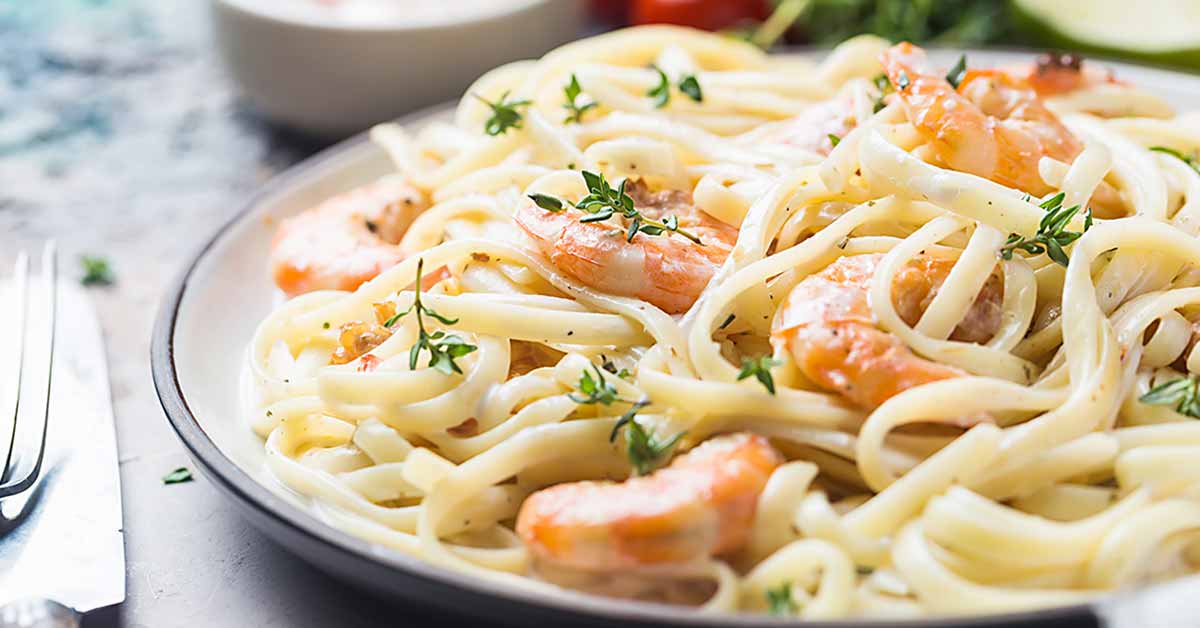 pasta-alfredo-con-camarones