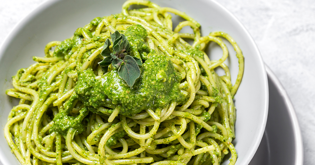 Spaghetti with Spinach and Avocado Sauce
